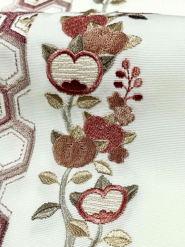 半衿刺繍